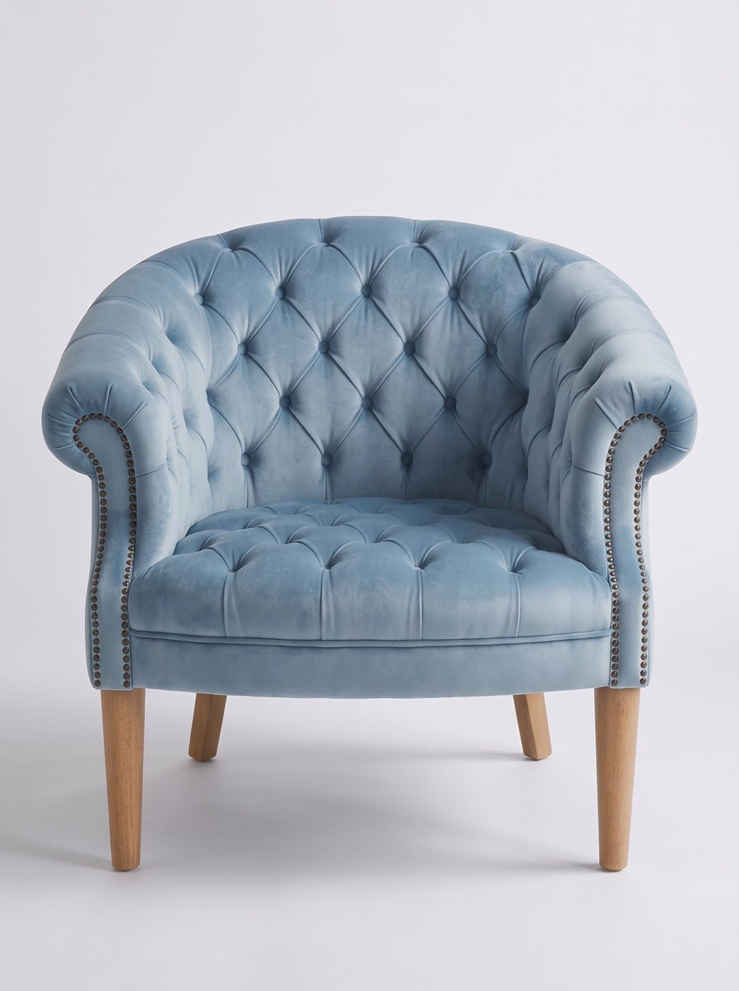 Sillón Nairobi de un cuerpo en pana antimanchas Océano, capitoné redondeado con tachas y patas de madera
