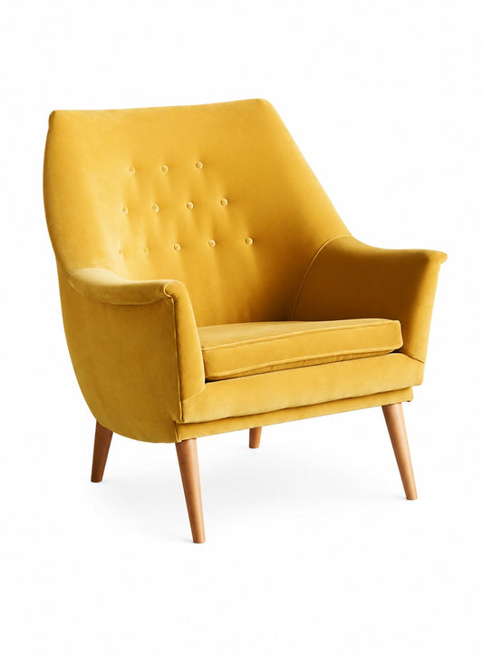 Sillón individual Rivona tapizado en amarillo mostaza, diseño retro con respaldo capitoné y patas de madera, sobre fondo blanco – Tienda de Banquitos