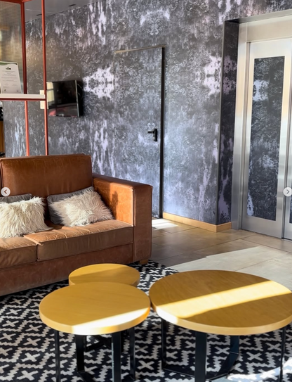 Sillones a medida en habitación de hotel – Hampton by Hilton Bariloche