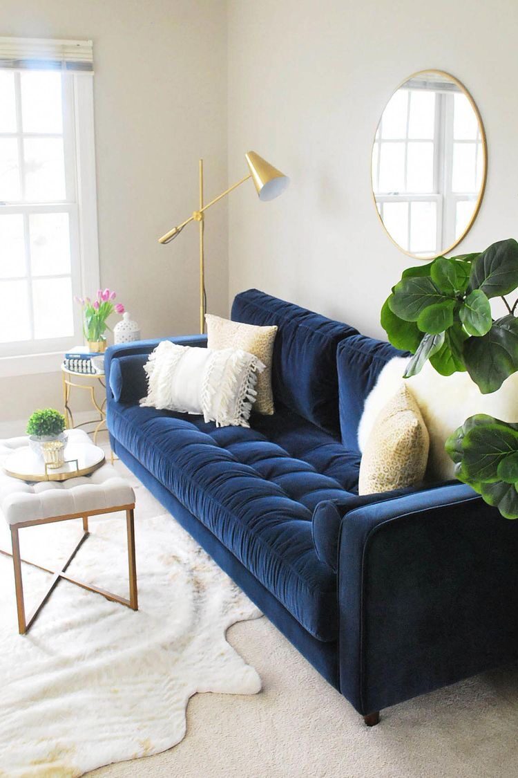Vista lateral sofá Chesterfield azul marino velvet living clásico espejo ornamentado – Tienda de Banquitos