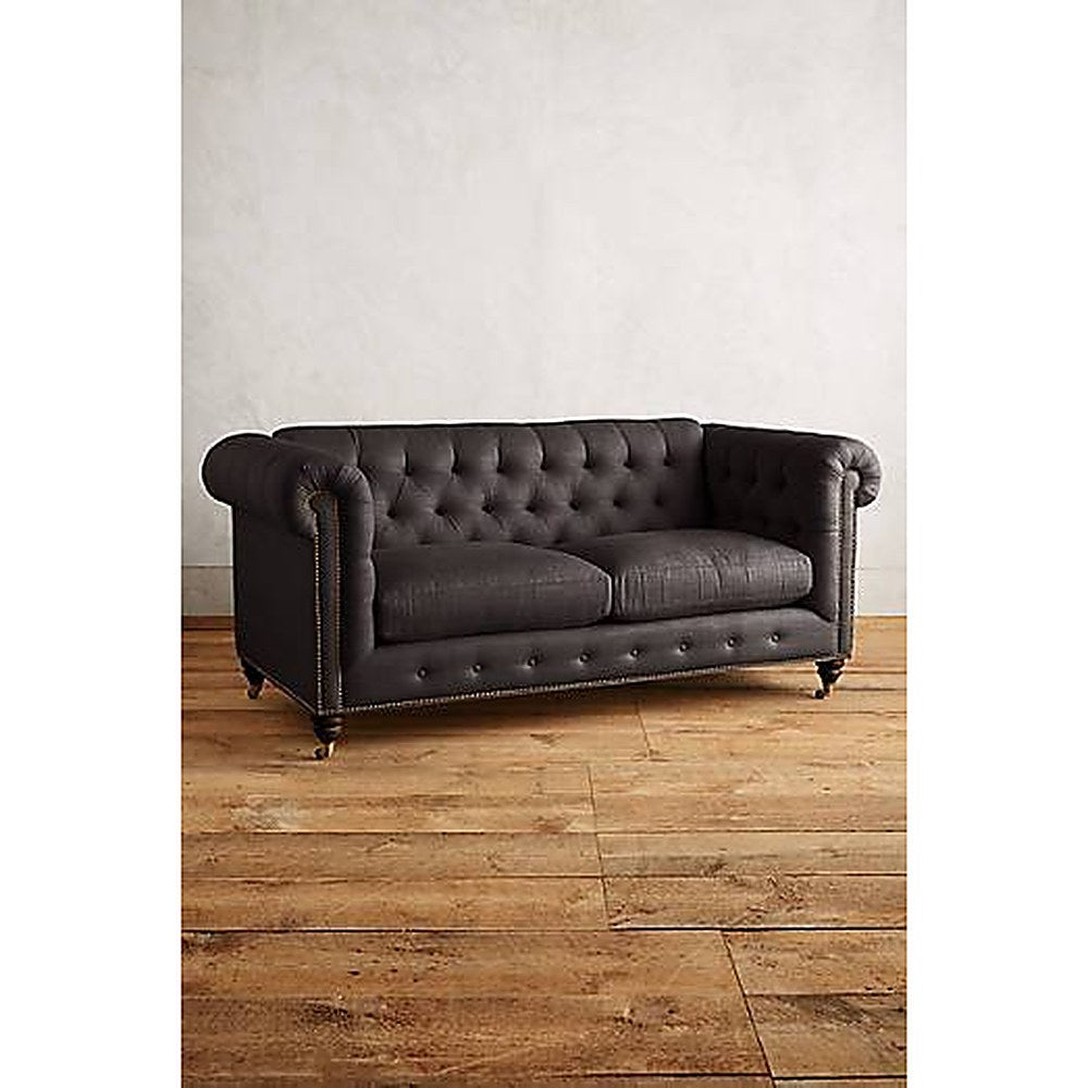 Sofá Chesterfield de 2 o 3 cuerpos color negro, con capitoné y tachas en los brazos - Tienda de Banquitos