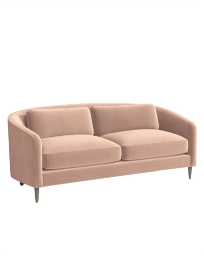 Sofá Corina de dos cuerpos color rosa nude, semicurvo y con patas de madera, sobre fondo blanco - Tienda de Banquitos