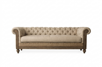 Sofá Deconstructed beige, capitoné Chesterfield con arpillera y tachuelas a la vista, fondo blanco - Tienda de Banquitos