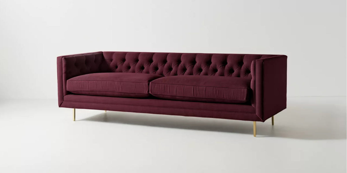 Sofá Dior 2 o 3 cuerpos tapizado en velvet bordo con capitoné clásico y patas de metal doradas - Tienda de Banquitos