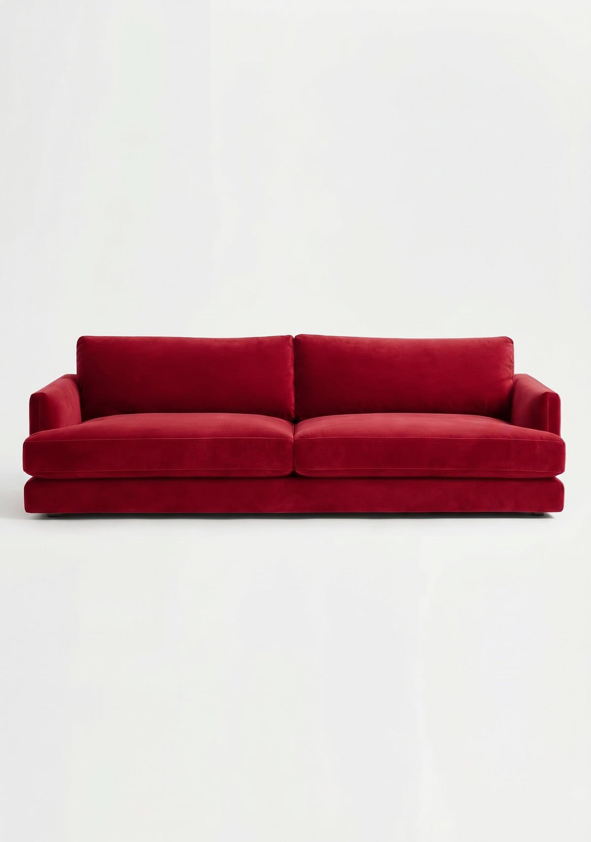 Sofá Elton de 3 cuerpos, bajo y de líneas rectas, en pana antimanchas color rojo, imagen ilustrativa - Tienda de Banquitos