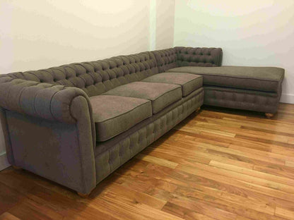 Sofá esquinero Chesterfield gris tufted para living moderno - diseño Argentina