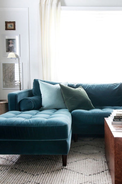 Sofá esquinero teal velvet con chaise longue para living - diseño Argentina