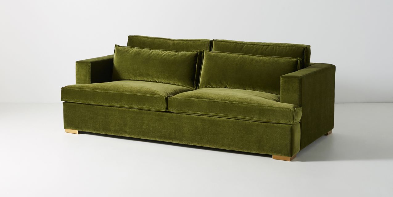 Sofá Richard 2 o 3 cuerpos tapizado en velvet verde oliva, vista de tres cuartos - Tienda de Banquitos