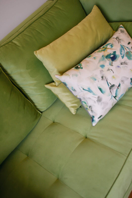 Sofá velvet verde lima para living colorido - diseño premium Argentina