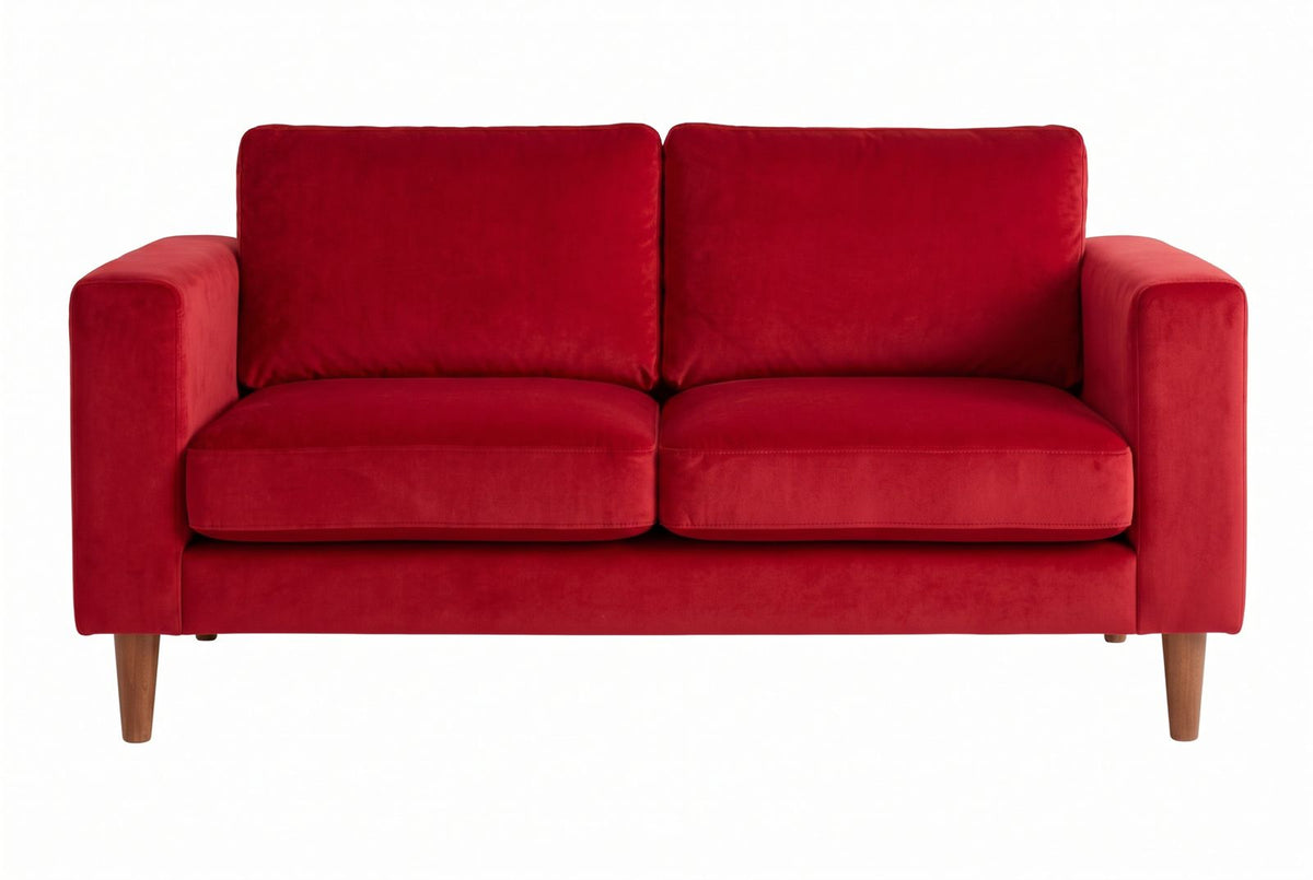 Sofá Viena en pana antimanchas color rojo, con almohadones sueltos y patas de madera, imagen ilustrativa - Tienda de Banquitos
