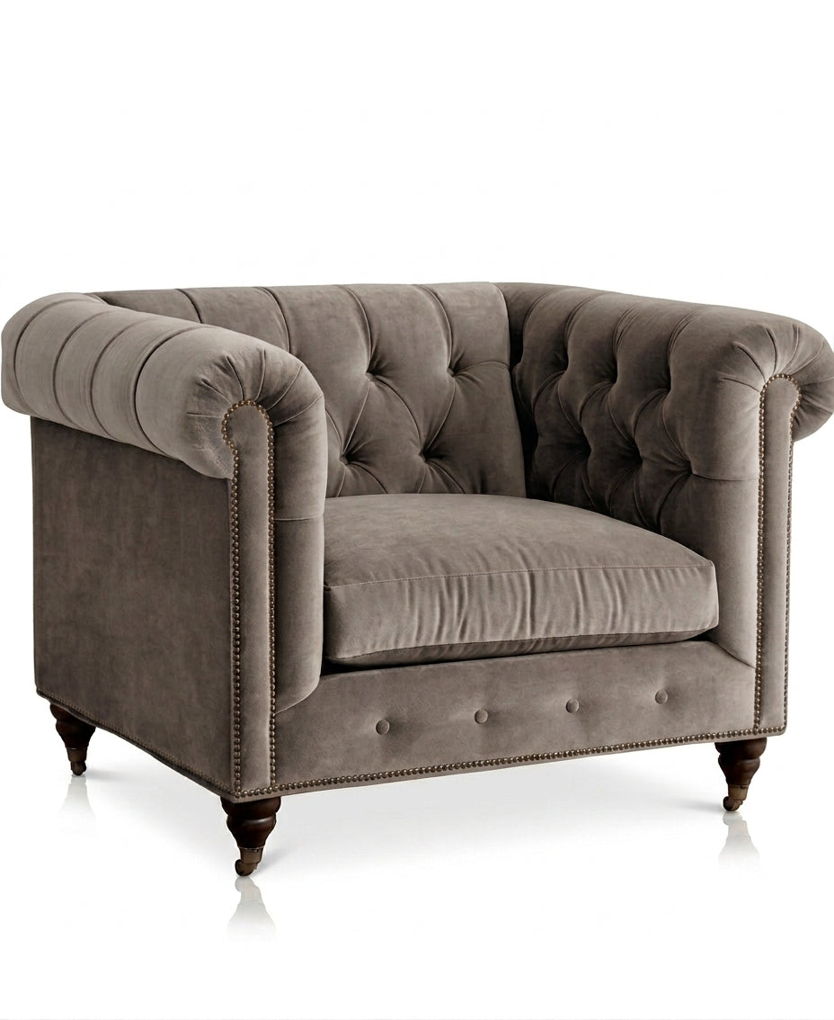 Sillón de un cuerpo Chesterfield color Stone en pana antimanchas importada, el clásico diseño inglés firme con detalle de tachas — para un living con carácter que dure toda la vida. Hecho a medida por Tienda de Banquitos.