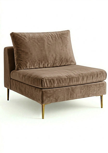 Sillón Edlyn premium en color stone, sin apoyabrazos, estructura de madera maciza y patas de aluminio dorado – Tienda de Banquitos