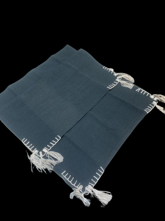 Camino de mesa de algodón natural con volados – decoración artesanal