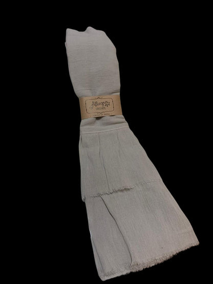 Camino de mesa artesanal algodón blanco con volados – estilo boho