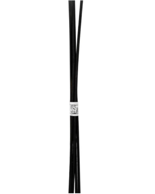 Varillas de rattán negras La Bonne Vie para difusor, unidas por una faja blanca de la marca