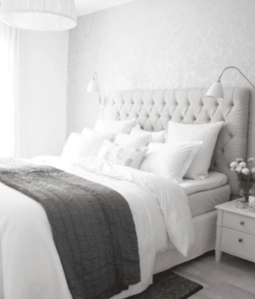 Respaldo de cama modelo Mily tapizado liso y acolchado, estilo minimalista para dormitorios simples y elegantes.