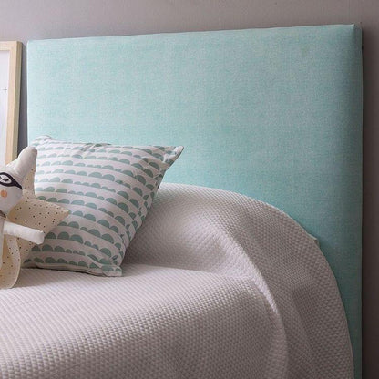 Respaldo tapizado de cama Simply, diseño limpio y moderno.