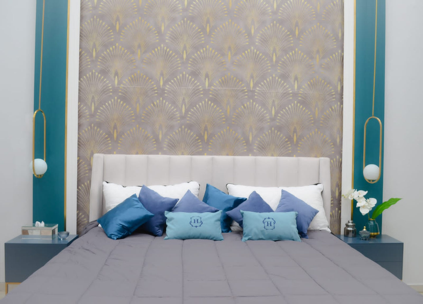 Respaldo con orejas Alpes con paneles verticales. Diseño moderno y elegante. Ideal para cuartos sofisticados.