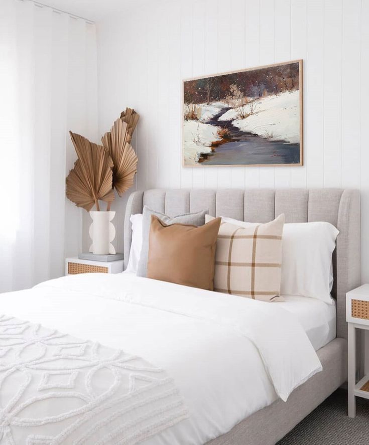 Respaldo de cama modelo Alpes con orejas laterales, tapizado acolchado y estilo elegante que envuelve la zona de descanso.