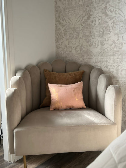 Sillón de un cuerpo modelo Angie en color gris claro, diseño moderno sin apoyabrazos, fabricado a medida por Tienda de Banquitos