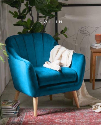 Sillón de un cuerpo modelo Collin en color aqua, con patas de madera natural, respaldo bajo y diseño minimalista, sobre fondo blanco