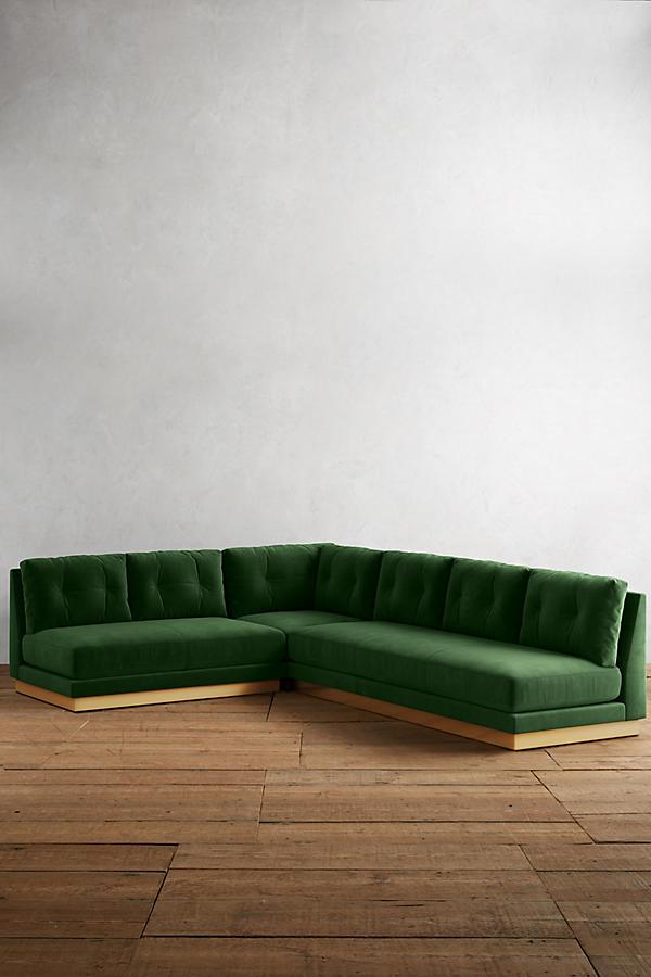 Sillon esquinero cardiff colo verde inglés de tienda de banquitos en espacio minimalista