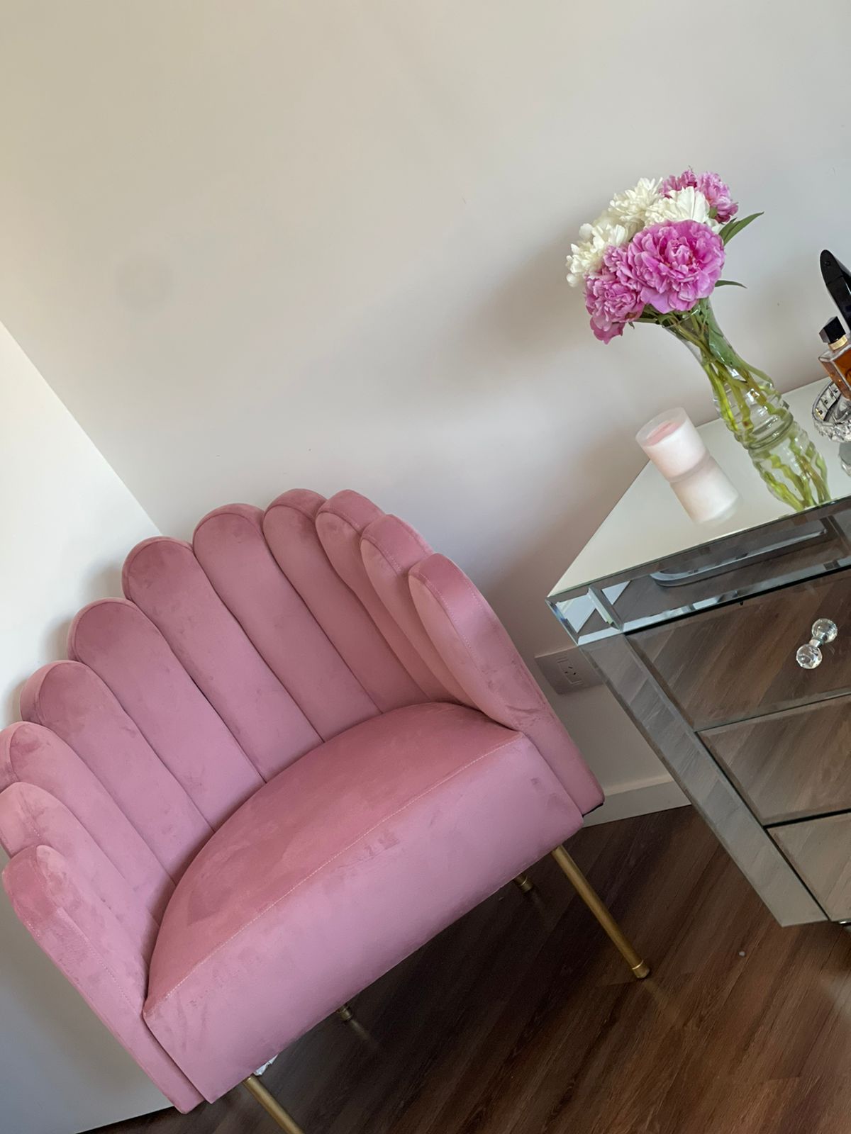 Sillón de un cuerpo modelo Angie en color rosa pastel, diseño moderno sin apoyabrazos, fabricado a medida por Tienda de Banquitos