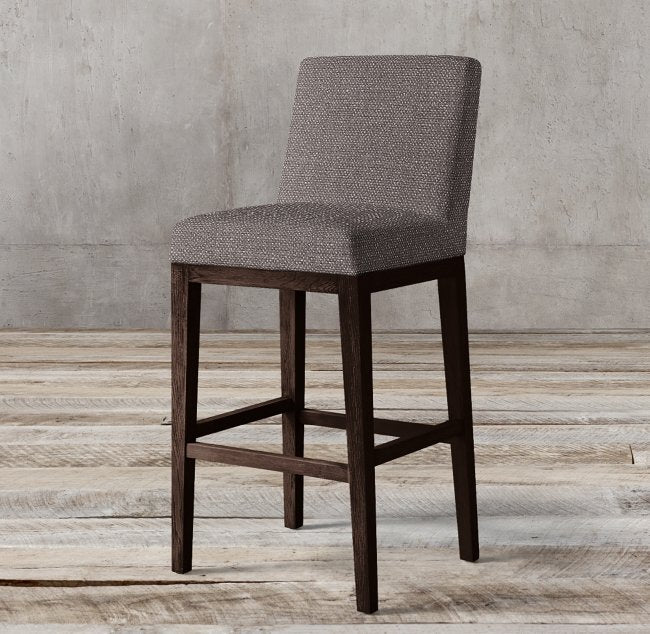 Banqueta Alta Cala en gris con patas de madera oscura y respaldo bajo