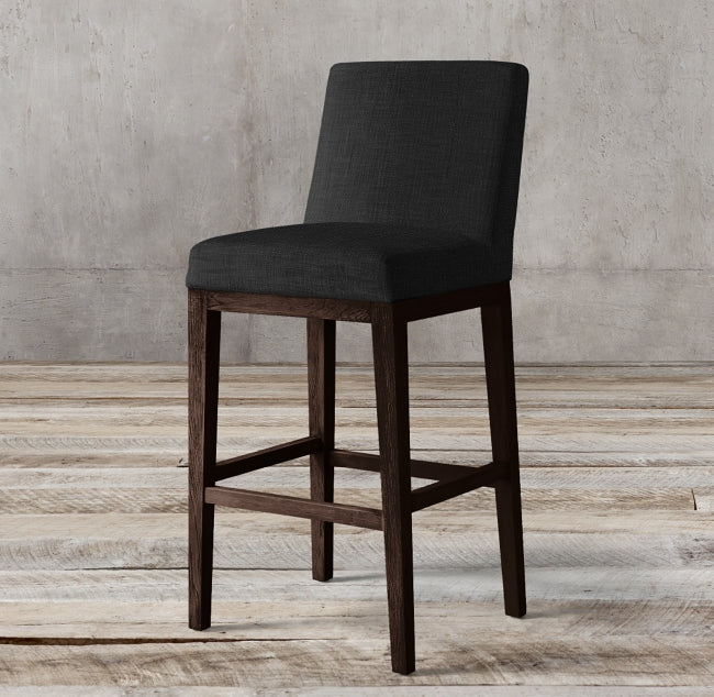 Banqueta Alta Cala en negro con patas de madera oscura