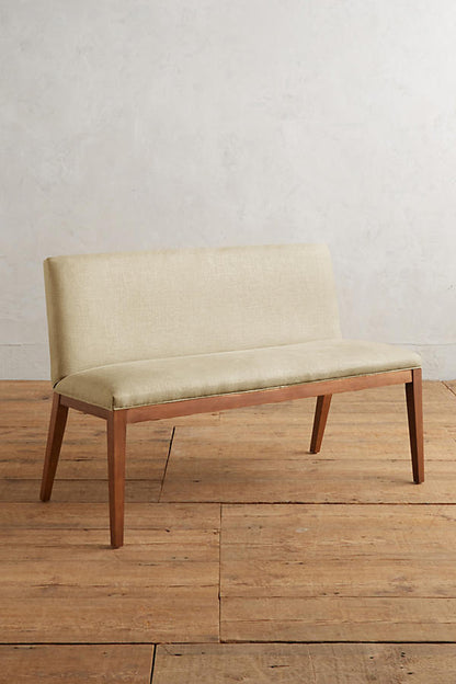 Silla Doble Nude tapizada en crema, con patas de madera