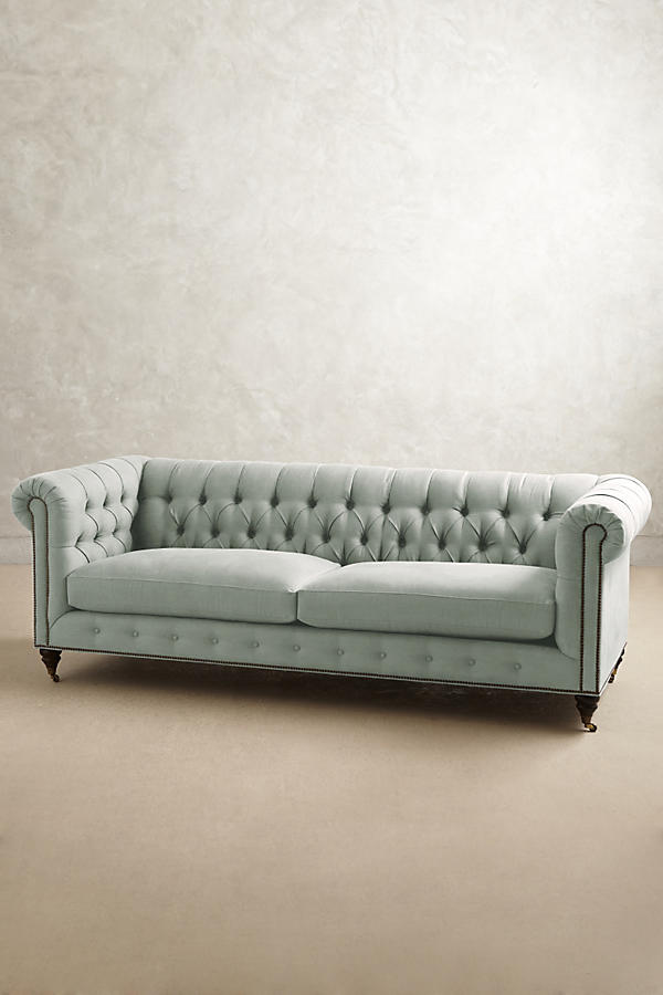Sofá Chesterfield 2 o 3 cuerpos color verde desbotado, vista frontal - Tienda de Banquitos