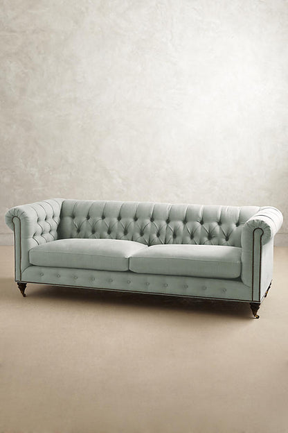 Sofá Chesterfield 2 o 3 cuerpos color verde desbotado, vista frontal - Tienda de Banquitos