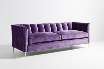 Sofá Rufina 2 o 3 cuerpos tapizado en velvet violeta, con canaletas verticales en el respaldo - Tienda de Banquitos