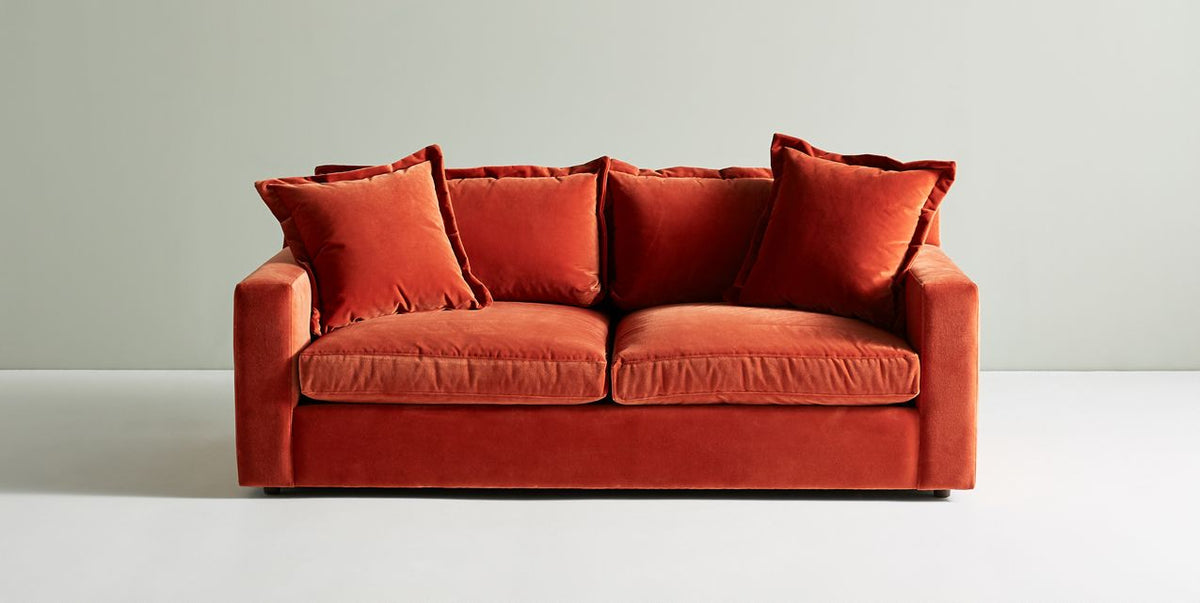 Sofá Thomas de 2 o 3 cuerpos color terracota, vista frontal con almohadones - Tienda de Banquitos